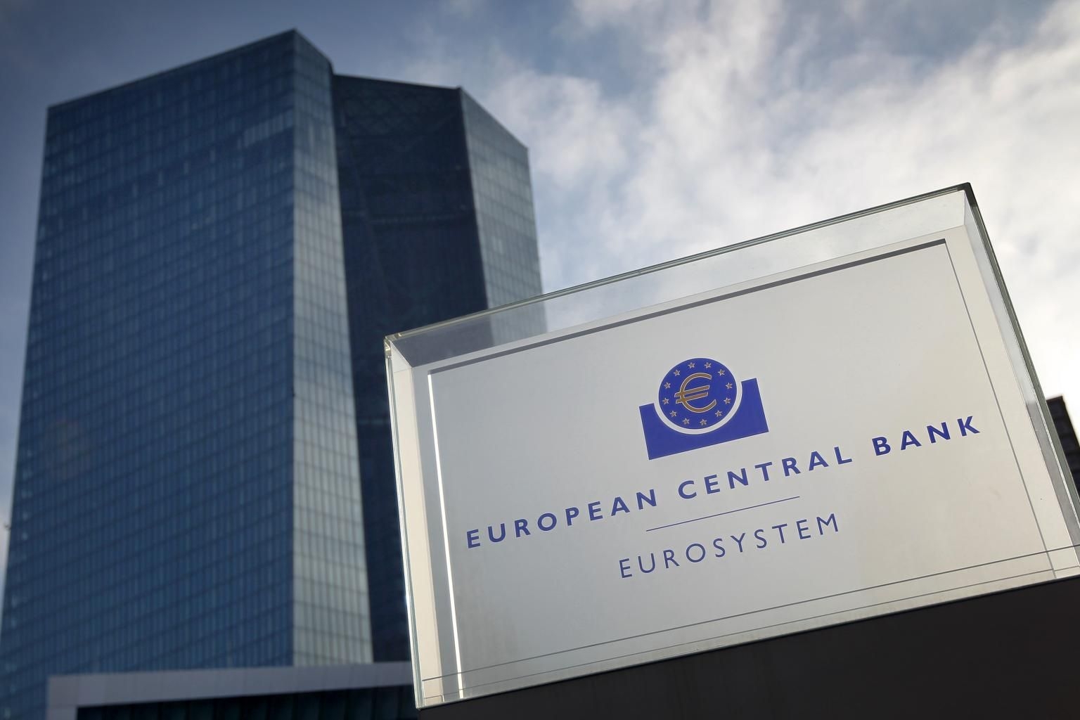 ECB foresees inflation in the medium term remaining below the 2% target